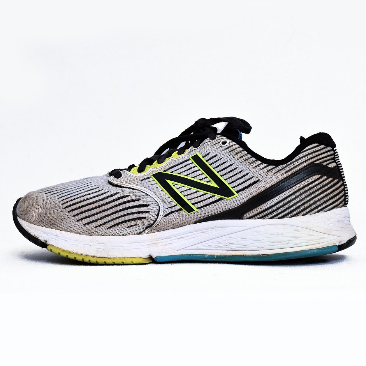 New Balance FuelCell Prism White Black – TRENDYGO Original Thrift Running Shoes Pakistan - Image 3