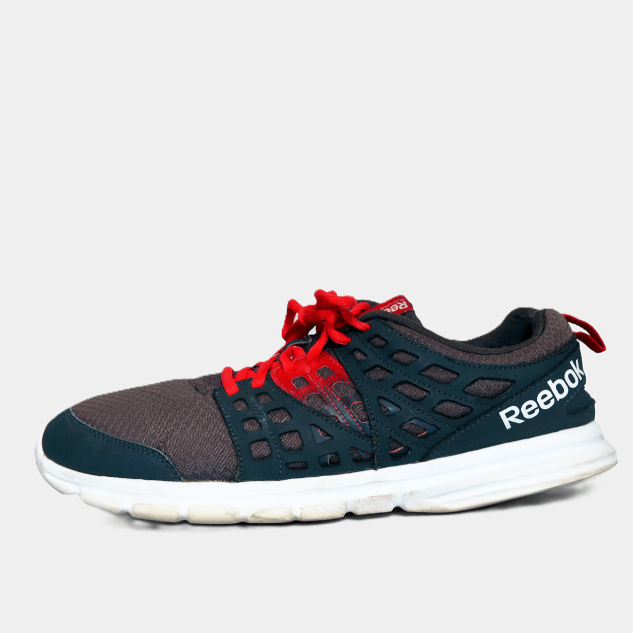 Used Reebok Red & Black Sneakers โ Original Sporty Running Shoes | Pre-Loved Thrift Deal in Pakistan - Image 2